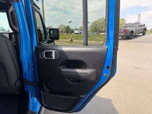 Used 2025 Jeep Gladiator Sport image 34