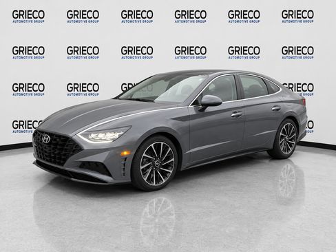 Used 2022 Hyundai Sonata Limited w/ Preferred Accessory Package FWD image 3