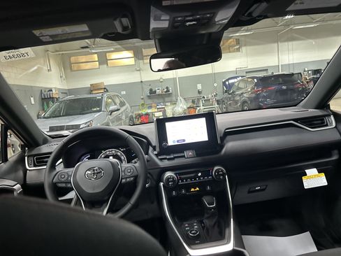New 2025 Toyota RAV4 SE image 27