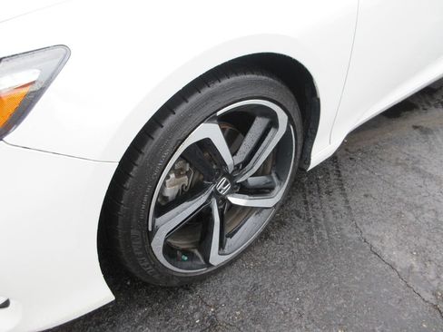 Used 2018 Honda Accord Sport image 13