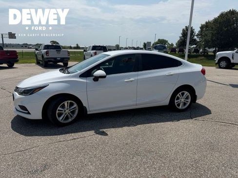 Used 2017 Chevrolet Cruze LT w/ Convenience Package FWD image 7