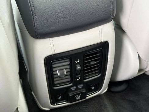 Used 2017 Jeep Grand Cherokee Summit image 16