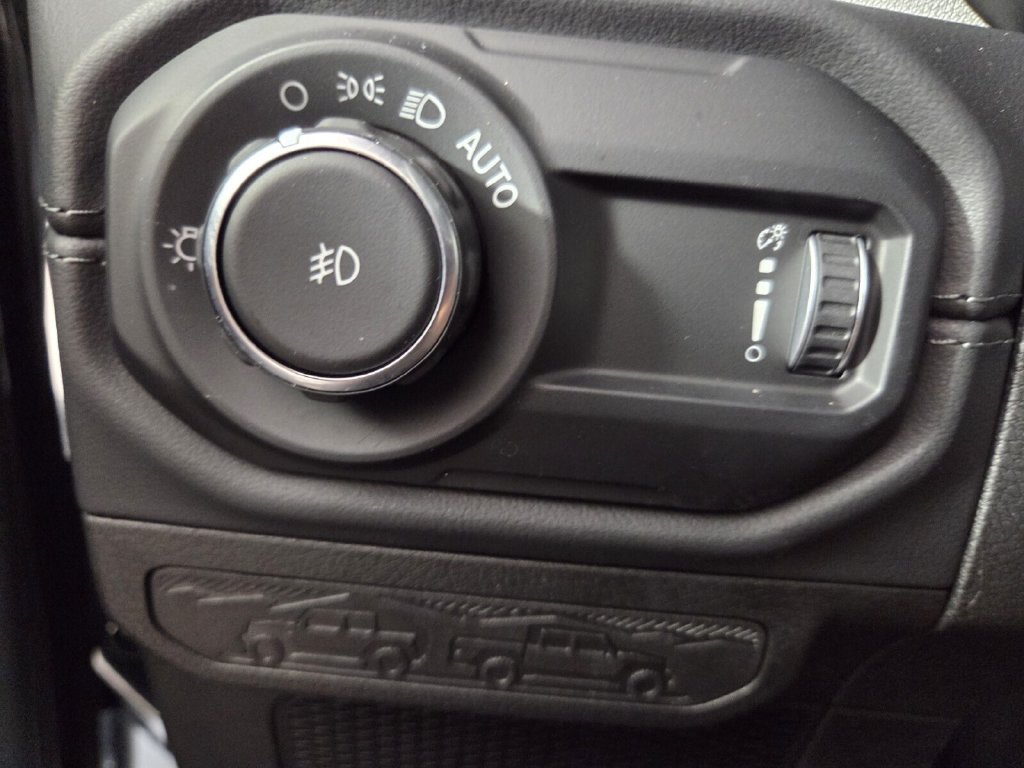 Used 2026 Jeep Wrangler Unlimited Sahara AWD/4WD image 18
