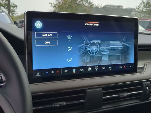 New 2026 Lincoln Corsair Premiere image 18