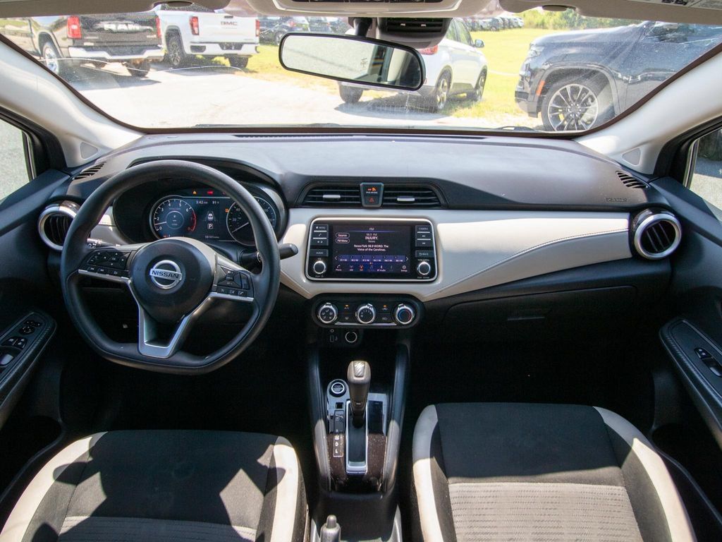 Used 2022 Nissan Versa SV FWD image 21