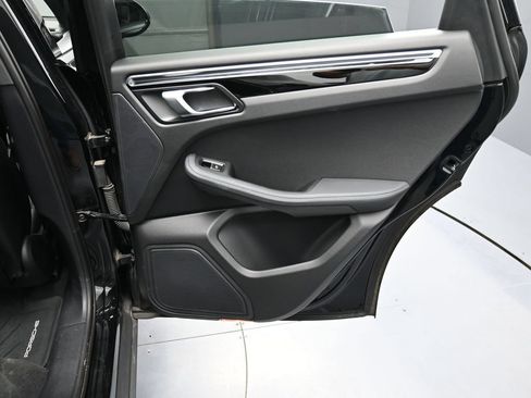 Certified 2023 Porsche Macan Turbo AWD/4WD image 25