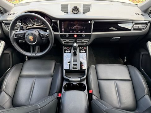 Certified 2025 Porsche Macan image 14