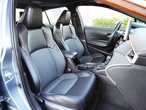 Used 2025 Toyota Corolla XSE image 12