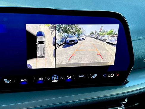 Used 2024 Chevrolet Traverse LT w/ Trailering Package image 19