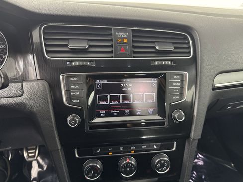 Used 2015 Volkswagen GTI SE image 4