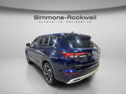 Used 2023 Mitsubishi Outlander SE image 7