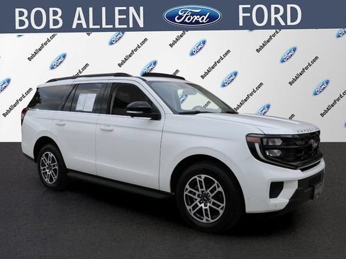 Used 2025 Ford Expedition Active AWD/4WD image 2