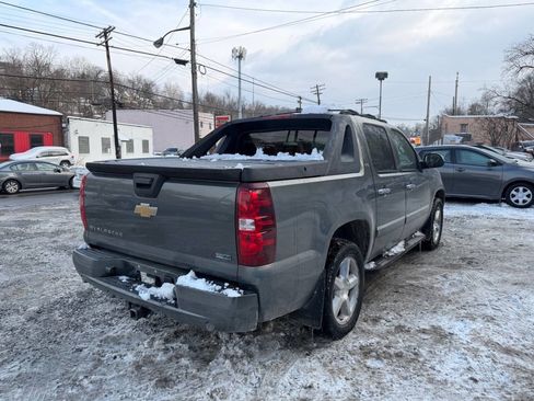 Used 2011 Chevrolet Avalanche LTZ image 7