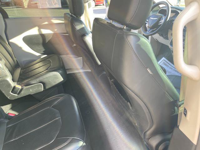Used 2020 Chrysler Pacifica Touring-L FWD image 26