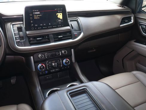 Used 2023 GMC Yukon SLT w/ SLT Luxury Package RWD image 11