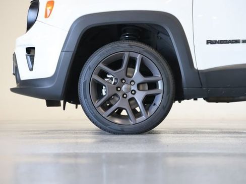 Used 2021 Jeep Renegade Latitude AWD/4WD image 8