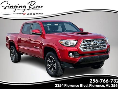 Used 2017 Toyota Tacoma TRD Sport image 1