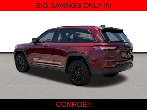 Used 2025 Jeep Grand Cherokee Altitude RWD image 7