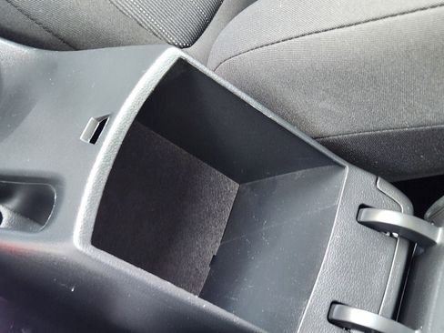 Used 2025 Hyundai Venue SE FWD image 24