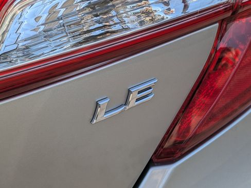 Used 2014 Toyota Camry LE image 9