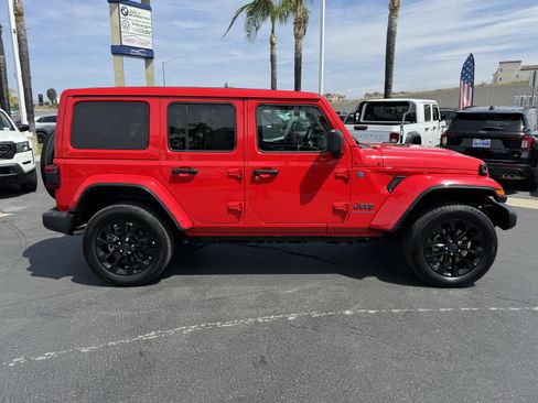 Used 2025 Jeep Wrangler Sahara w/ Safety Group image 11