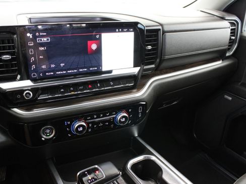 Used 2023 GMC Sierra 1500 SLT AWD/4WD image 18