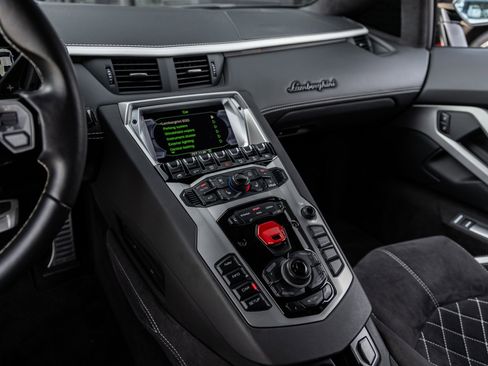 Used 2018 Lamborghini Aventador S image 37