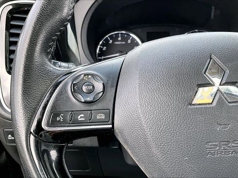 Used 2020 Mitsubishi Outlander SE image 23