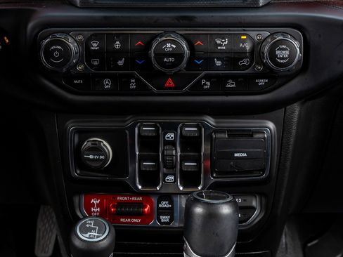 Used 2020 Jeep Gladiator Rubicon AWD/4WD image 25