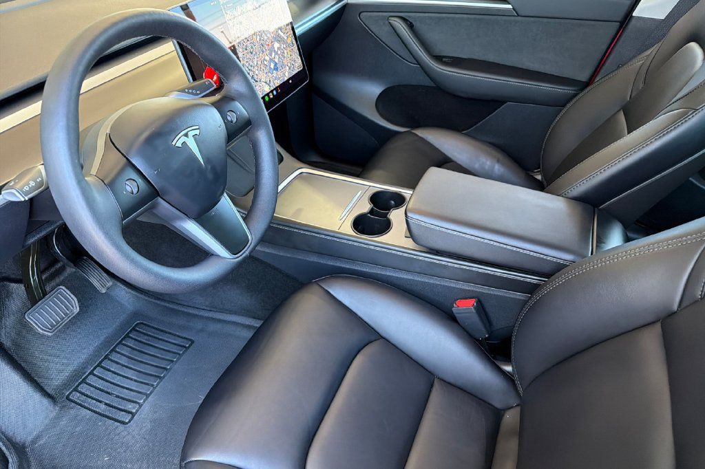 Used 2024 Tesla Model Y Long Range AWD/4WD image 8