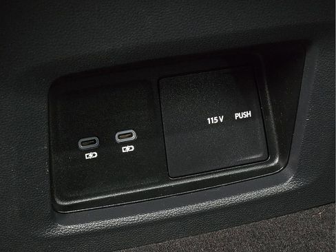 Used 2024 Volkswagen Atlas Cross Sport SE image 11