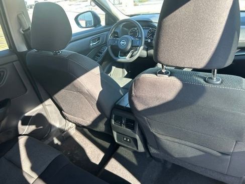Used 2024 Nissan Rogue SV FWD image 14