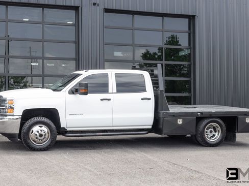 Used 2018 Chevrolet Silverado 3500 W/T w/ WT Convenience Package AWD/4WD image 3