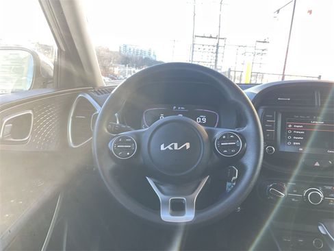 Used 2023 Kia Soul LX image 16