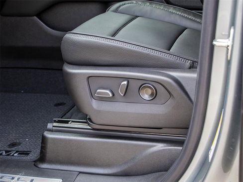 New 2025 GMC Yukon XL Denali image 26