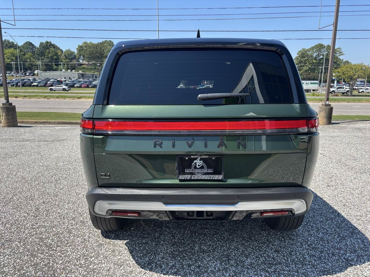 Used 2025 Rivian R1S Adventure Dual AWD/4WD image 5
