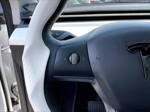 Used 2022 Tesla Model Y Long Range AWD/4WD image 12