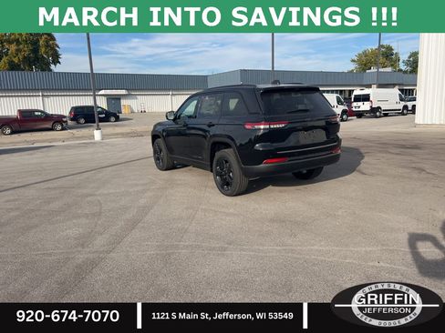 New 2025 Jeep Grand Cherokee Limited w/ Luxury Tech Group II image 13