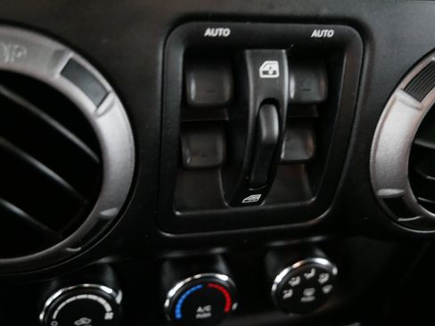 Used 2013 Jeep Wrangler Unlimited Sport image 29