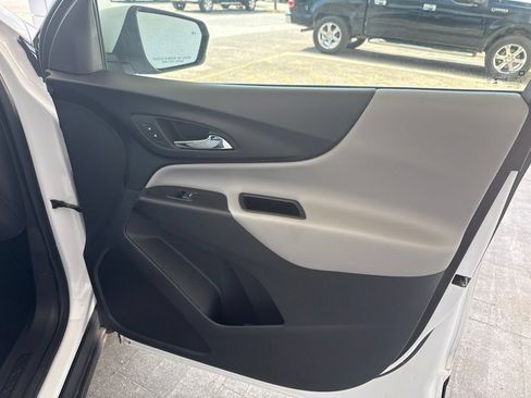 Used 2024 Chevrolet Equinox LT FWD image 39