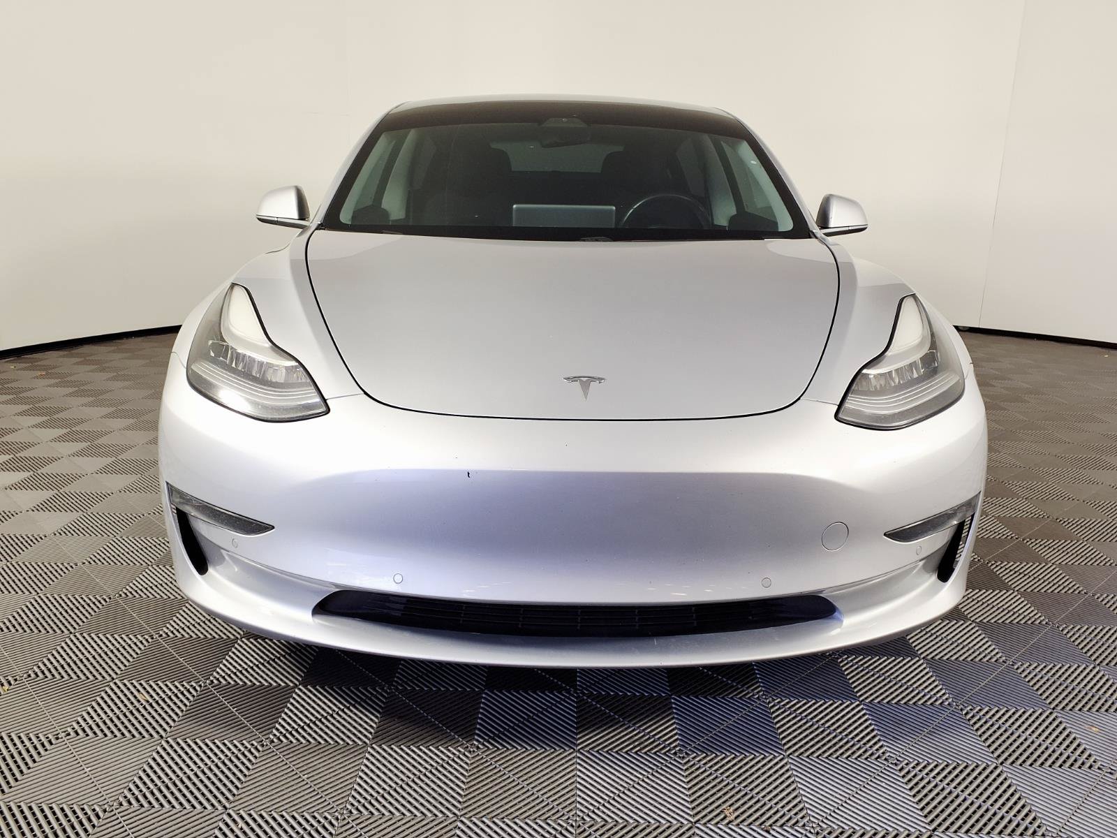 Used 2018 Tesla Model 3 RWD image 2
