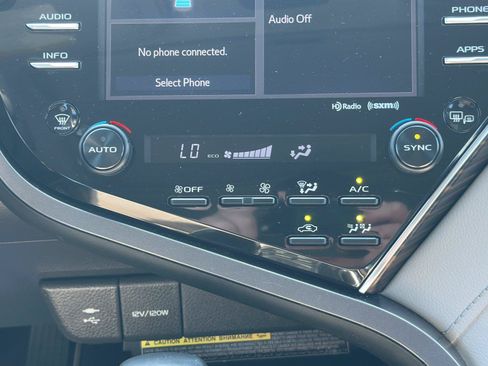 Used 2018 Toyota Camry XLE w/ Audio Package FWD image 17