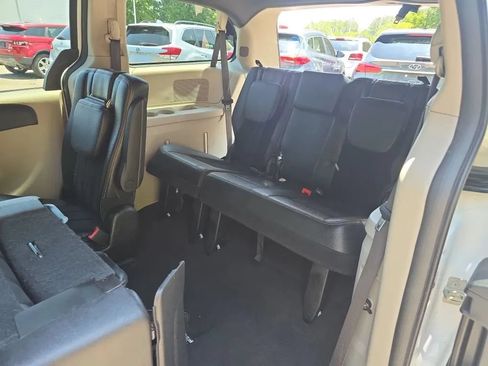 Used 2018 Dodge Grand Caravan SXT FWD image 35