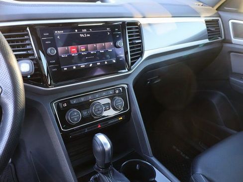 Used 2022 Volkswagen Atlas Cross Sport SEL R-Line AWD/4WD image 32