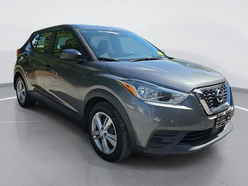 Used 2020 Nissan Kicks S FWD image 2