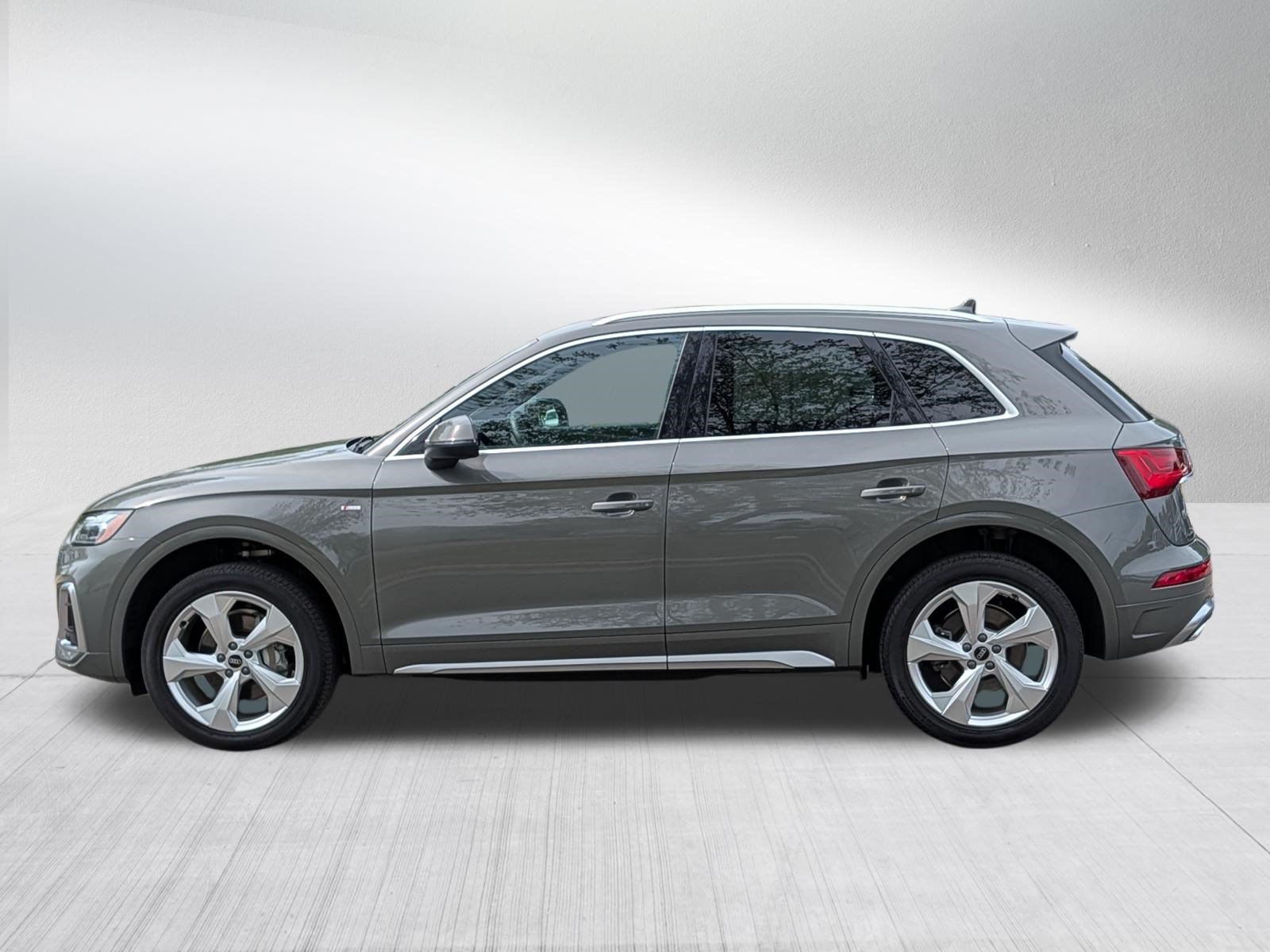 Used 2023 Audi Q5 2.0T Premium Plus w/ Premium Plus Package AWD/4WD image 4
