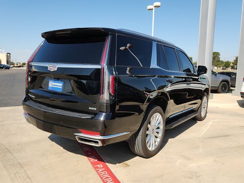 Used 2024 Cadillac Escalade Luxury RWD image 7