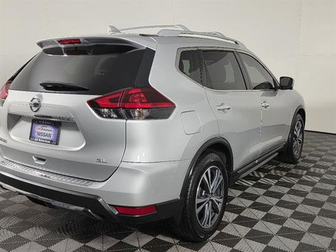 Used 2018 Nissan Rogue SL w/ Premium Package FWD image 4