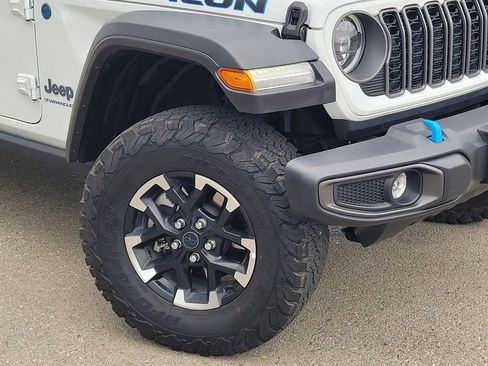 Used 2025 Jeep Wrangler Unlimited Rubicon 4xe w/ Safety Group AWD/4WD image 9