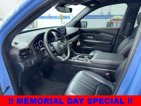 Used 2025 Honda Pilot TrailSport image 32